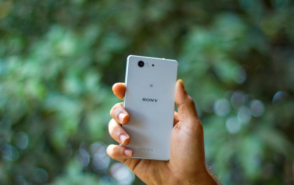 sony xperia z3 compact in hand
